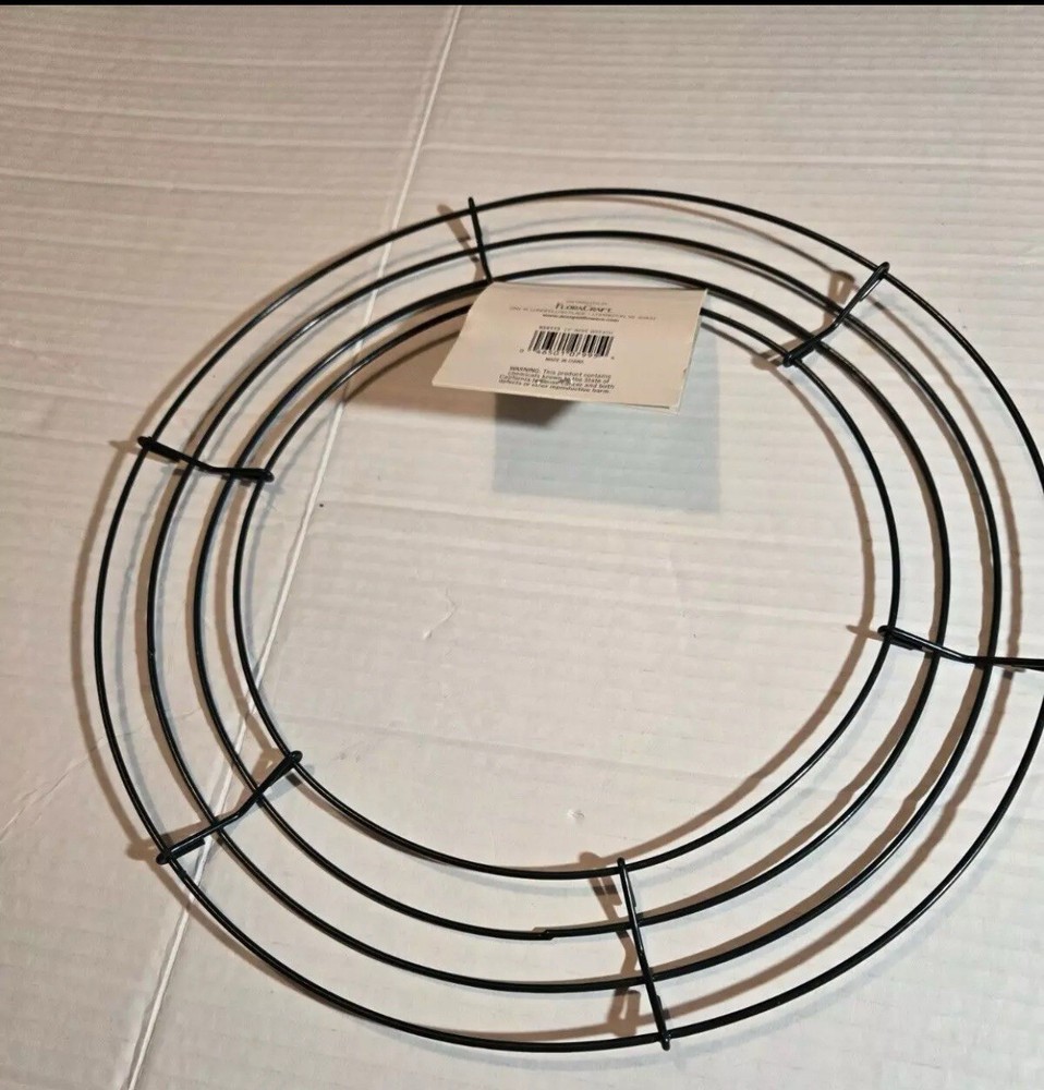 FloraCraft Wite Wreath Form
