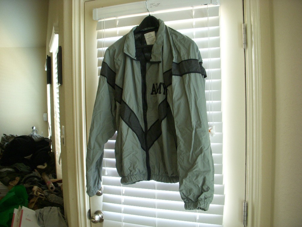 US ARMY IPFU JACKET SIZE LARGE - SHORT