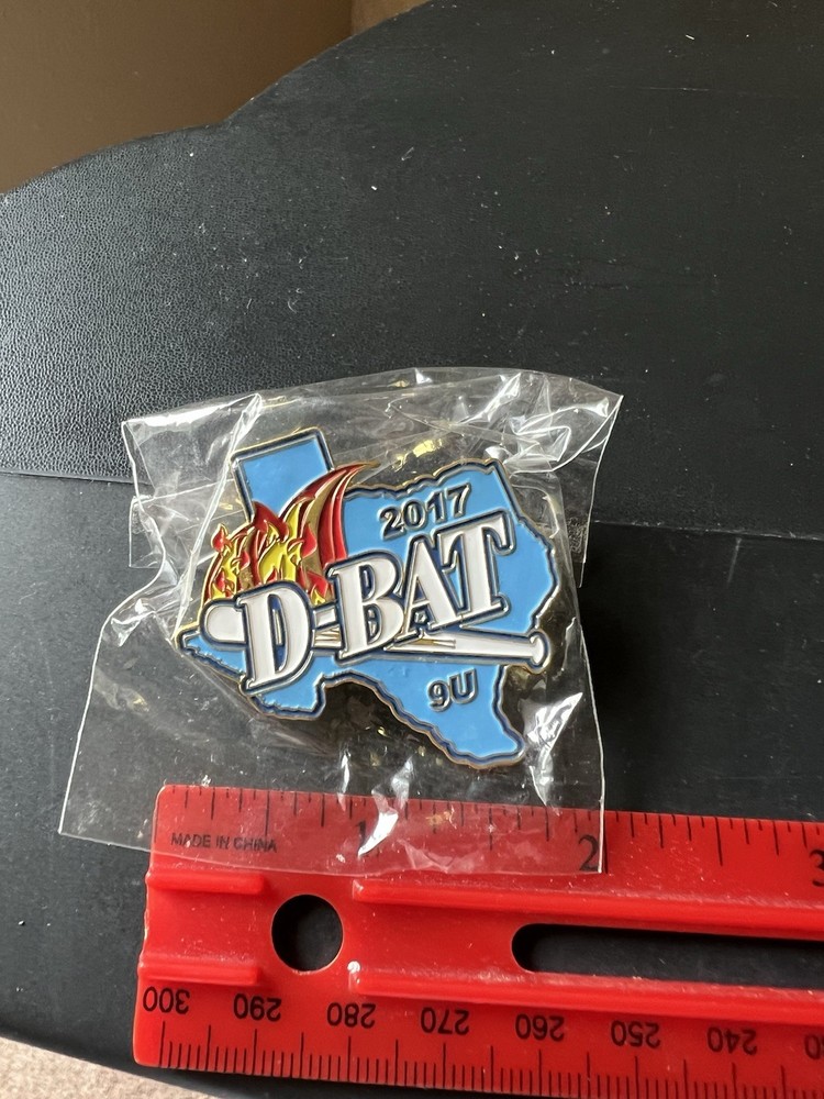 2017 D Bat Texas 9U Enamel Pin New