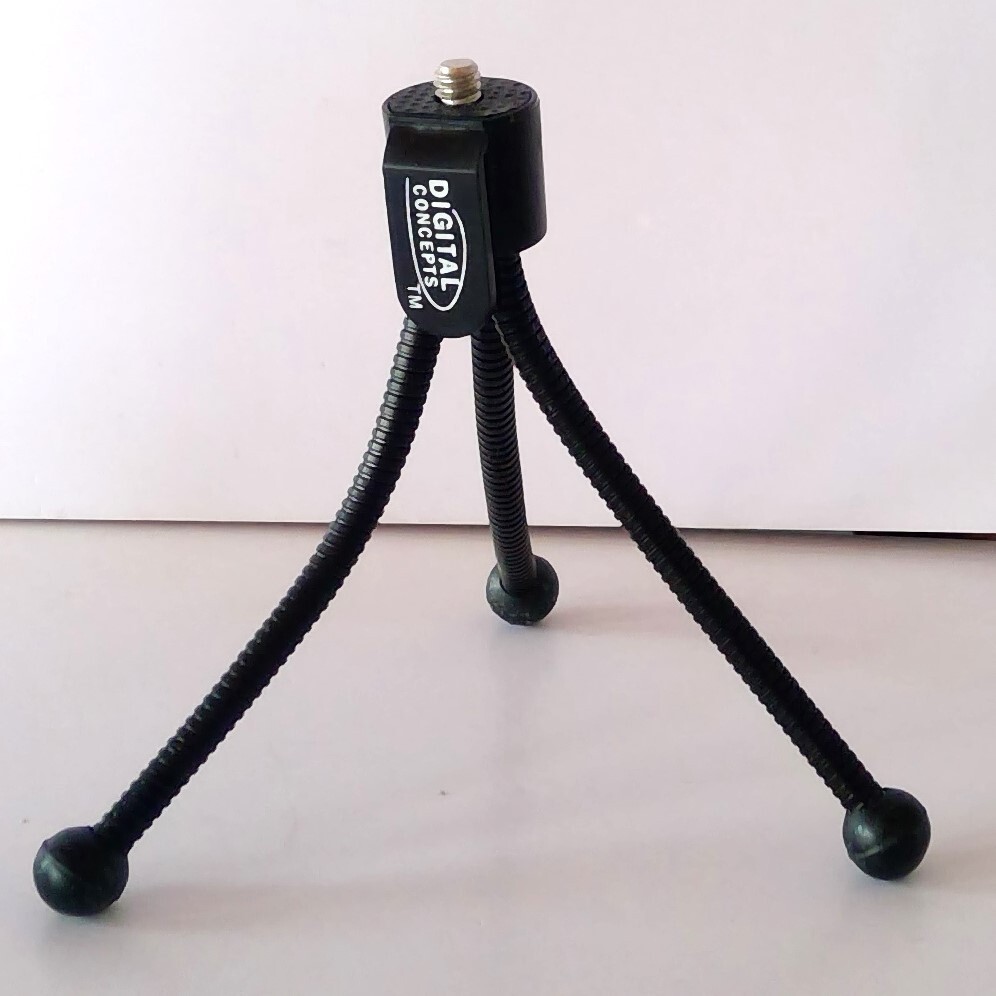 Hama Camera Grip With Flash Attachment & Mini Tripod