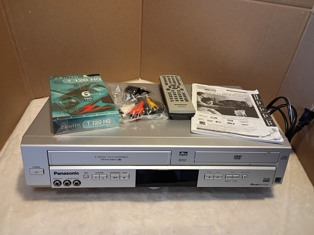 Panasonic PVD4744S Progressive Scan DVD/VCR Player, Bundle ✓