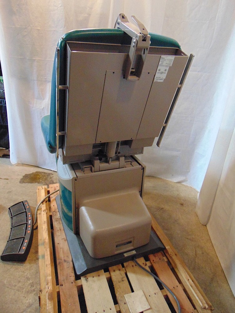 Midmark 319 75 Evolution Examination Procedure Chair & Foot Control S6321x