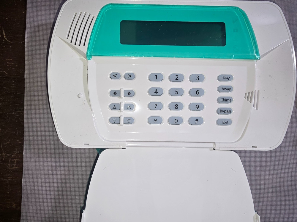 DSC Impassa KIT457-96H Self Contained 2Way Wireless Security System Version 1.31