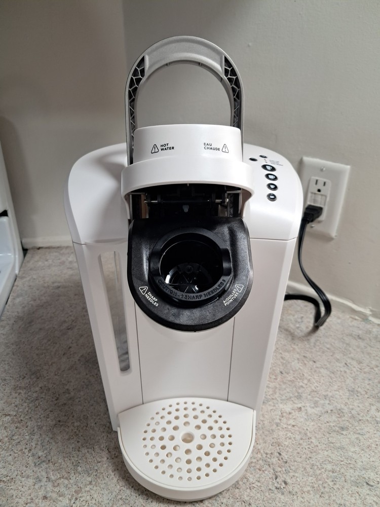 KEURIG SELECT K80 COFFEE MAKER, WORKS GREAT, WHITE (USED)