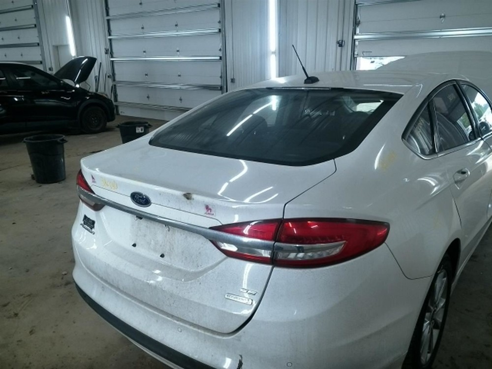 FUSION 2017 High Mounted Stop Light 104824032