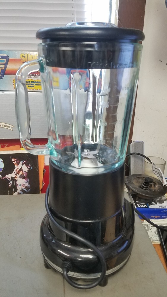 KitchenAid Blender Model KSB50B4 Black 40 oz.