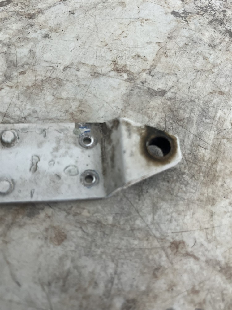 68 Cessna 150 H outer outboard elevator hinge mount bracket 0432165-1