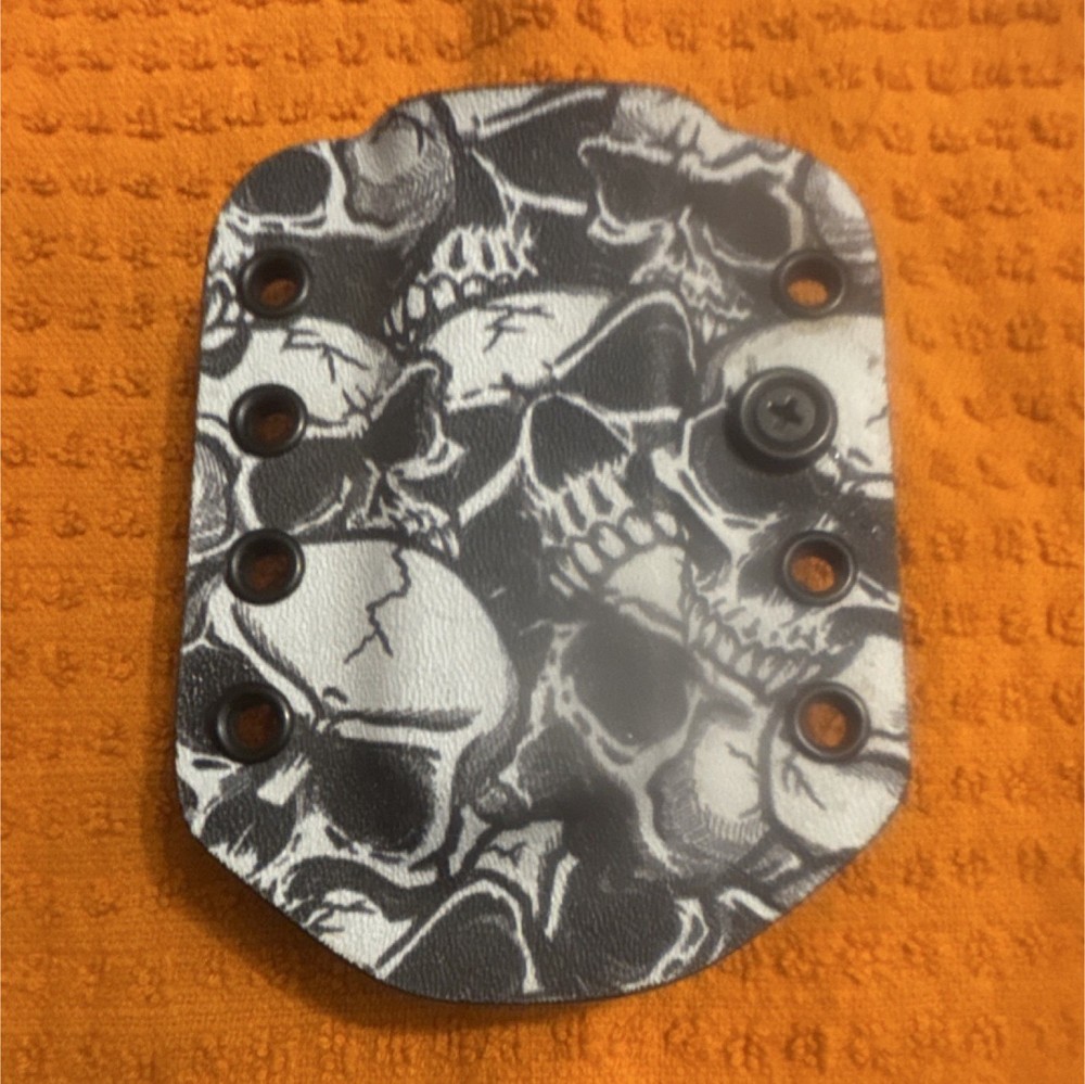 Skull Pattern Plastic magazine Holder. Fits single stack 1911 mags.  .45 acp