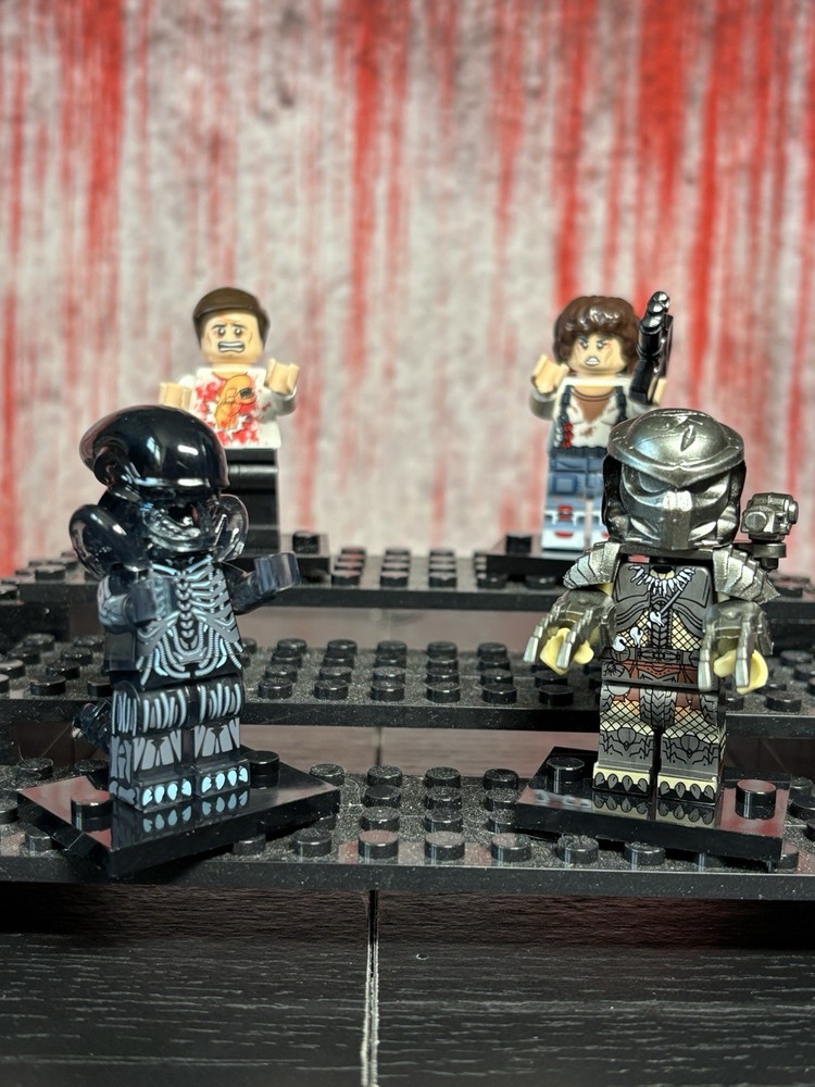 Horror Mini-Fig: Alien vs. Predator 4 Pack