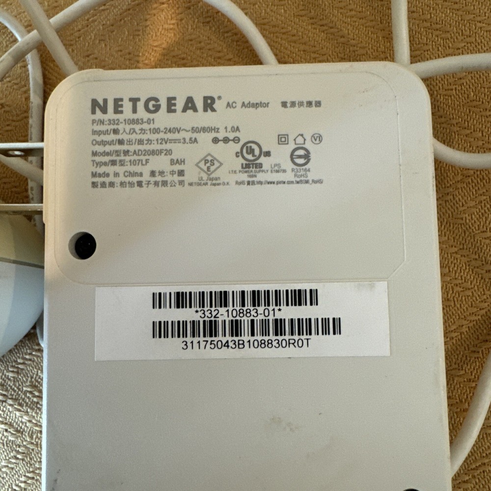 Netgear Orbi RBR50 Router Wi-Fi Powers On