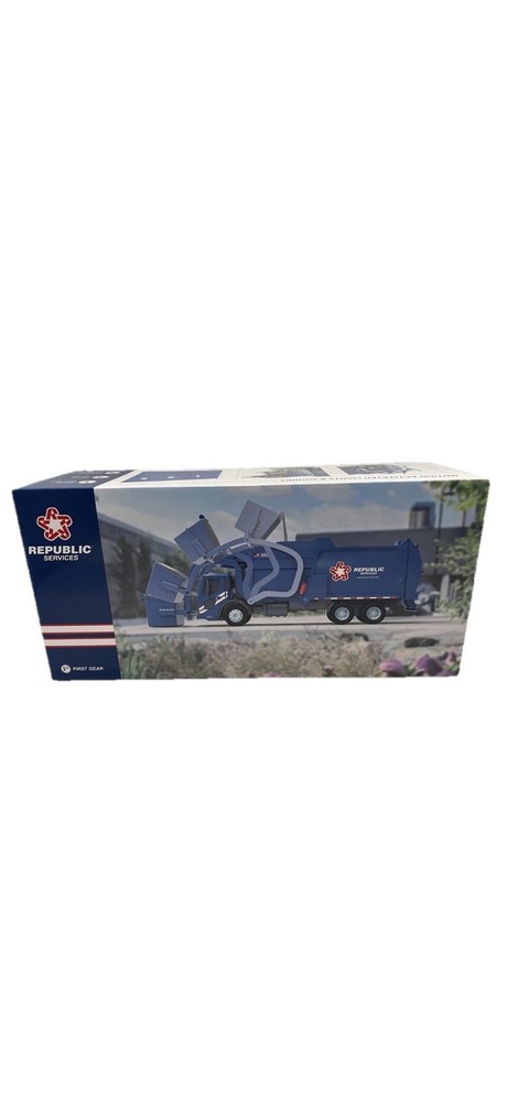 First gear mack Lights & Sounds Front load refuse with bin