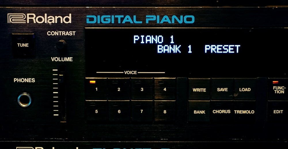 Roland MKS-20 Custom OLED Display !