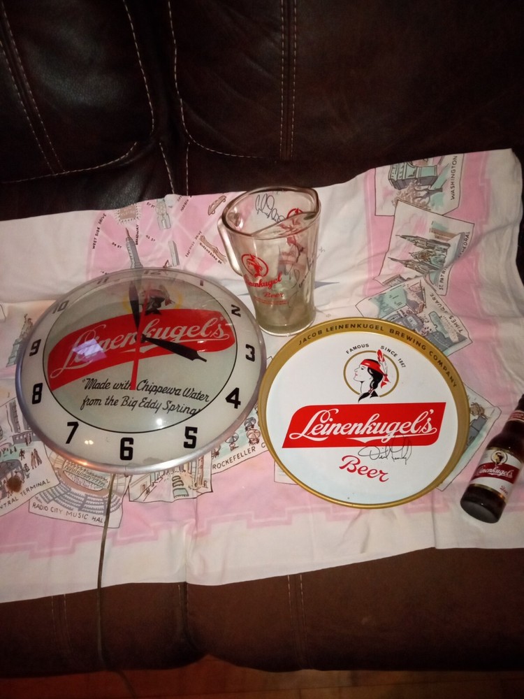 Leinenkugel's double bubble clock,  Autographed tray, Signed Pitcher, Original!!