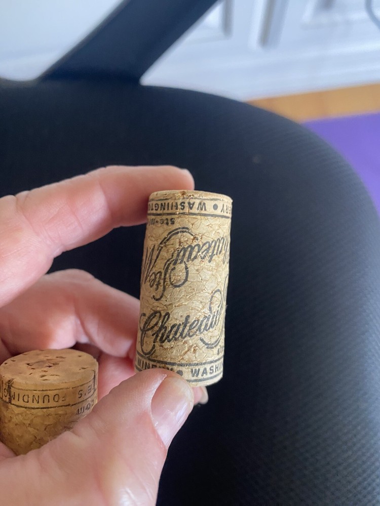 600 used natural wine corks