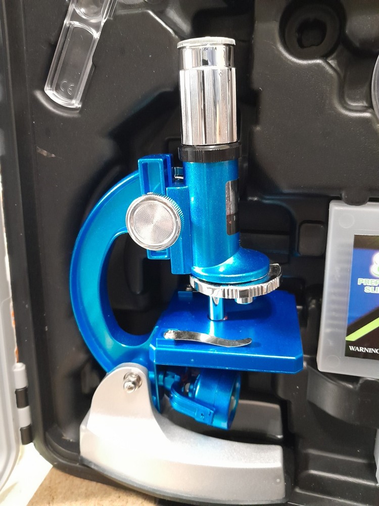 Microscope Kit, From 100× to 900× , Slightly Used