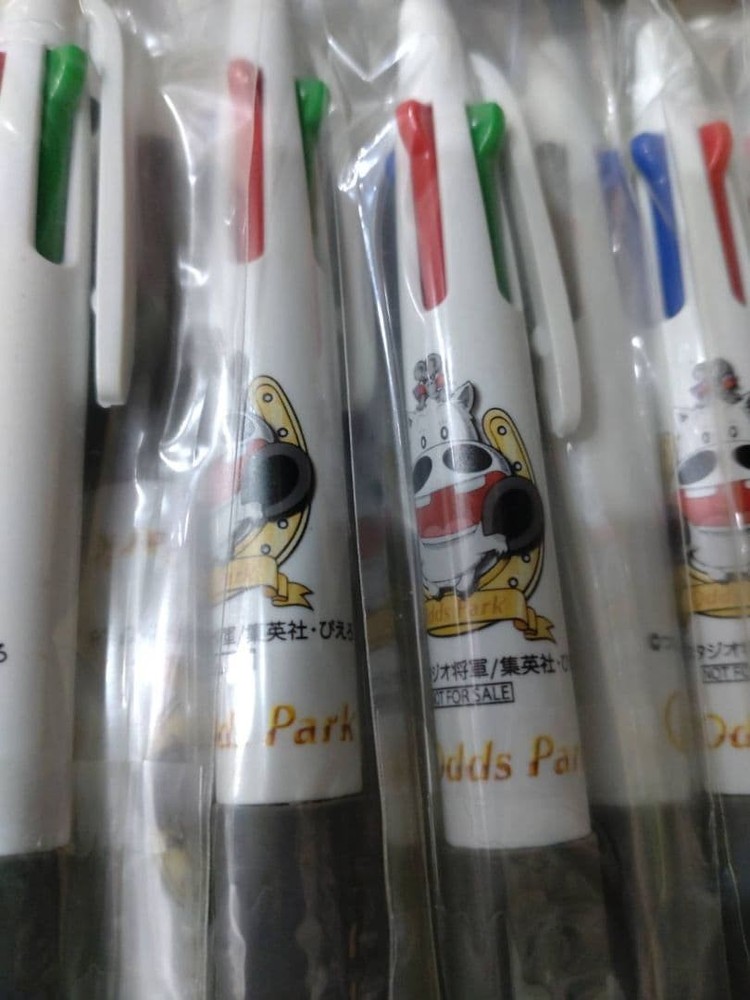 200 four-color ballpoint pens #aa47b3