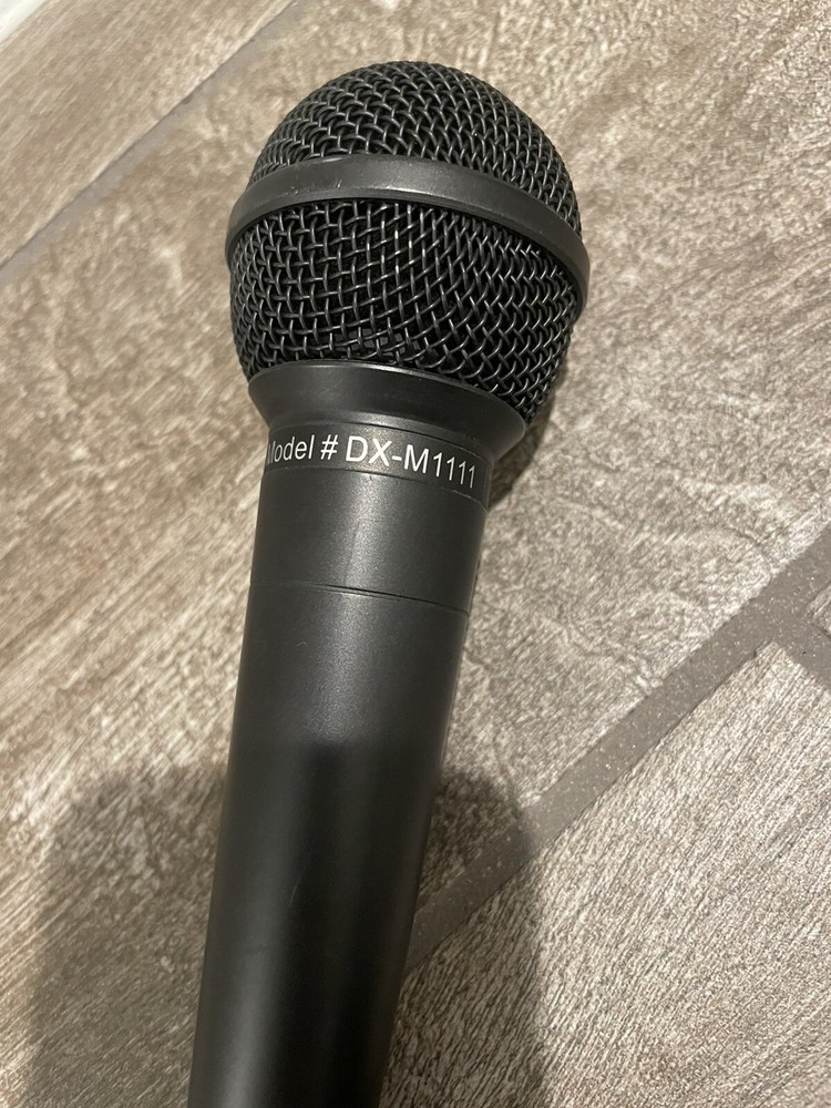 Dynex Uni-Directional Dynamic Microphone DX-M1111 with cable