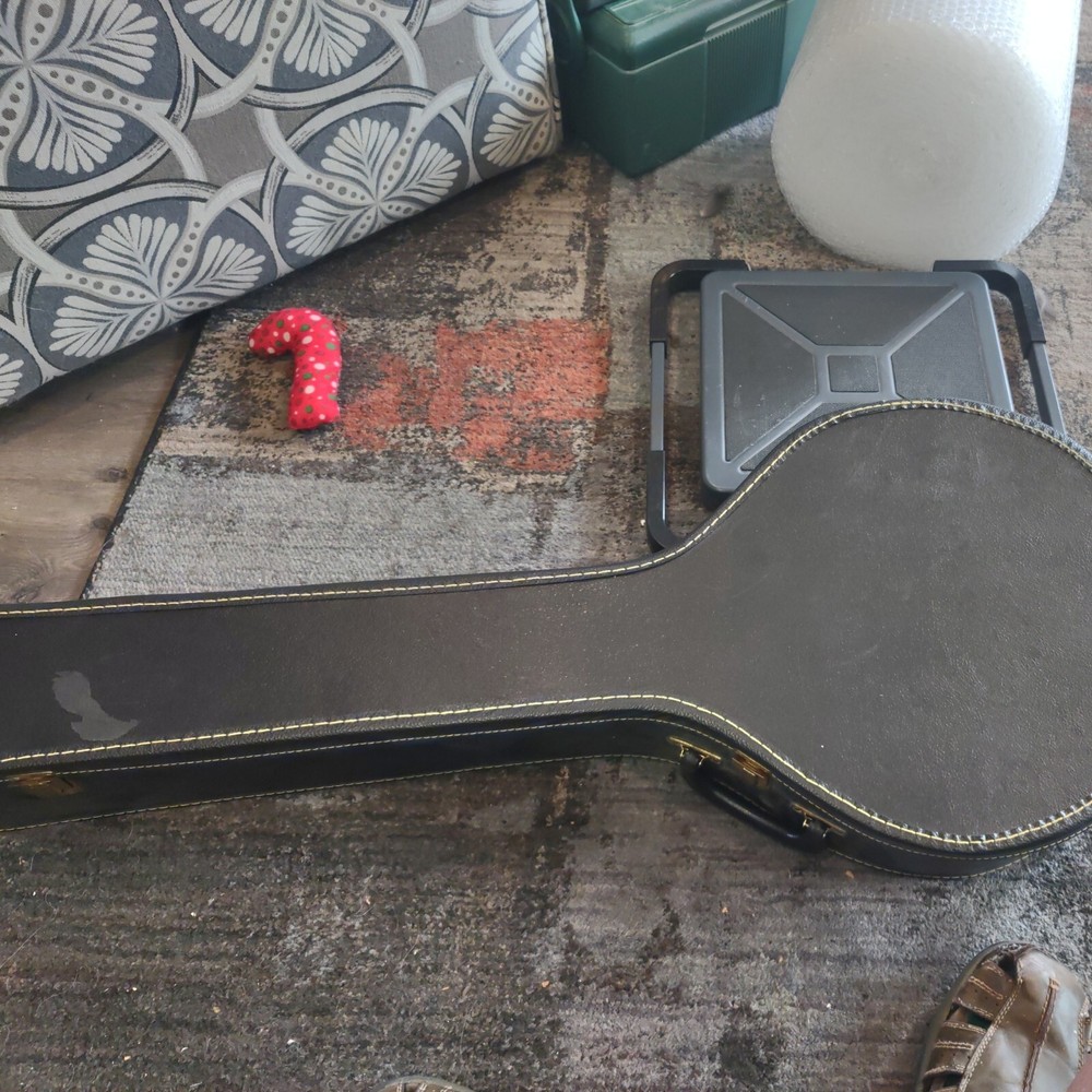 Vintage 5 string Globel banjo with fiber case