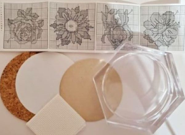 Cross stitch coaster kit with floral patterns-heavy duty six sided plastic frame