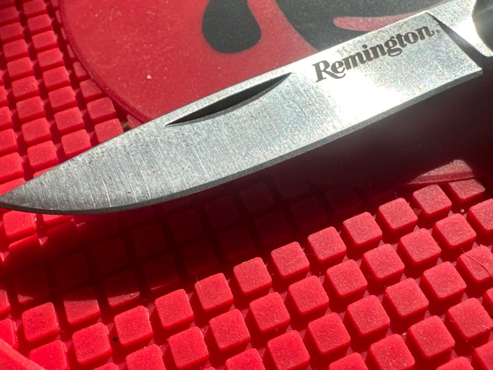 REMINGTON SCRIMSHAW LOCKBACK POCKET KNIFE