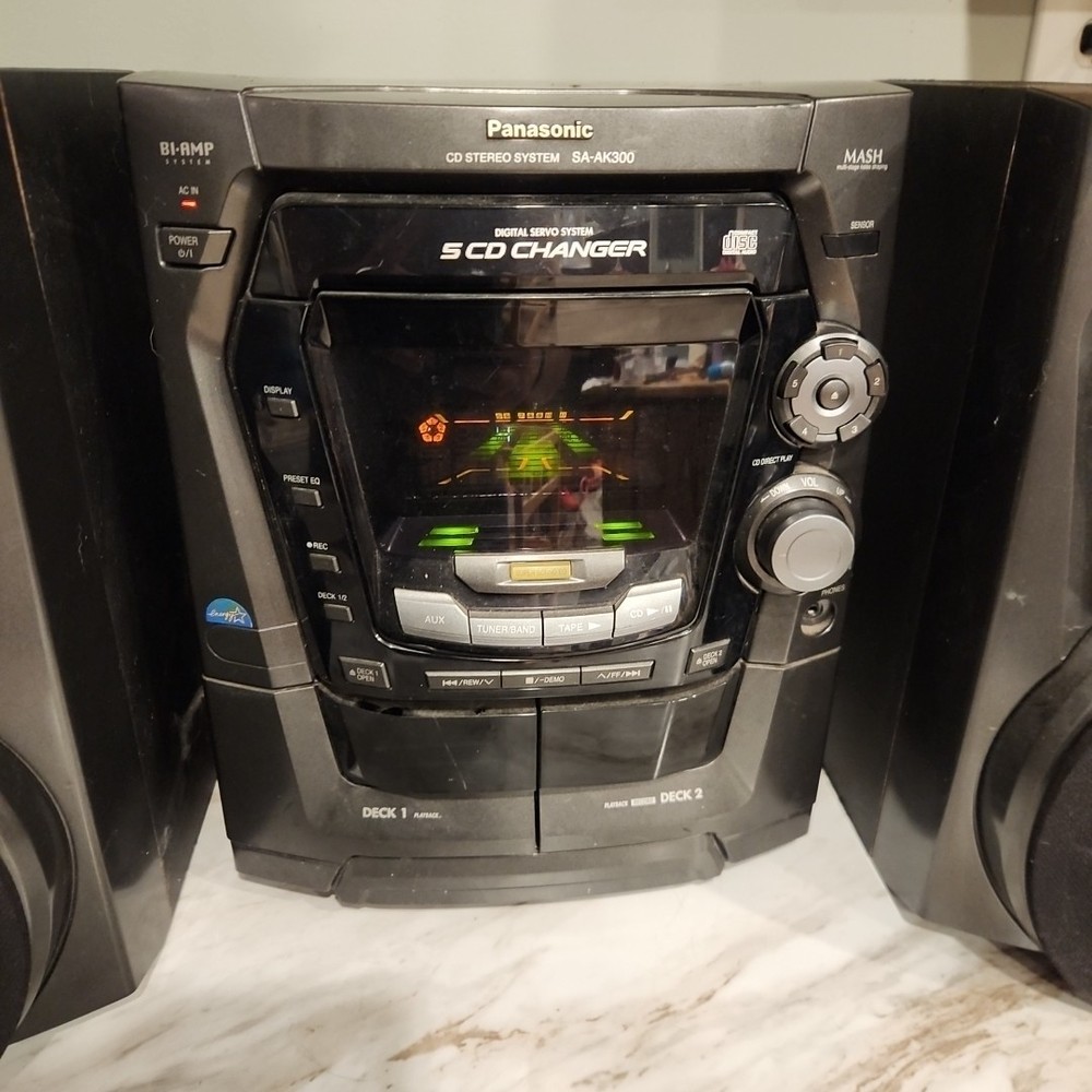 Panasonic SA-AK300 CD Stereo System 5 Cd Changer & Cassette READ