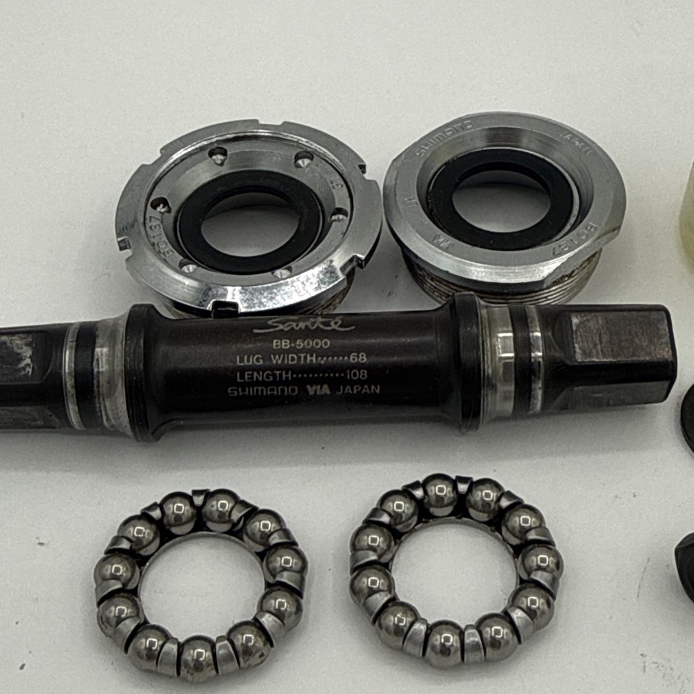 Bottom bracket spindle Bottom Bracket Shimano Santé 1900100 - BB-5000 68×108mm