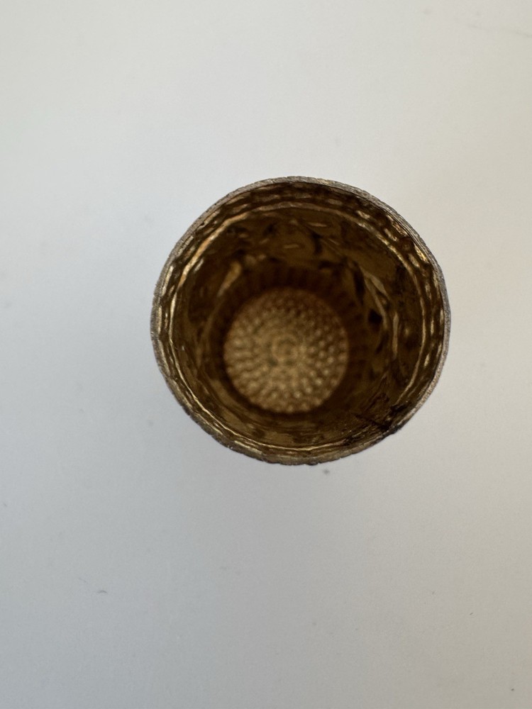 VTG Sterling Silver, W/Abalone Shell Top, Thimble Box W/Lady Bug Thimble.