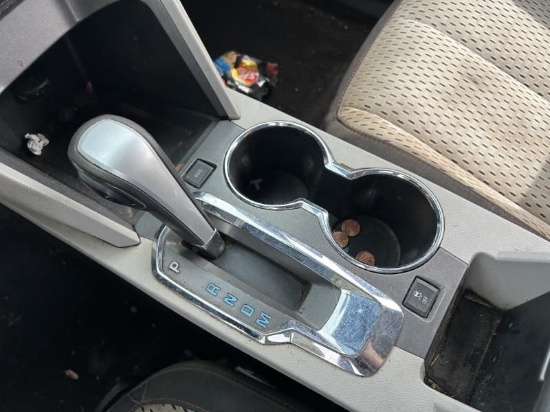 EQUINOX 2011 Fuse Box Cabin 104594674
