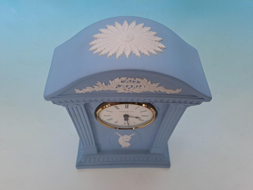 WEDGWOOD JASPERWARE MILLENIUM MANTLE CLOCK IN ORIGINAL BOX - FULLY WORKING