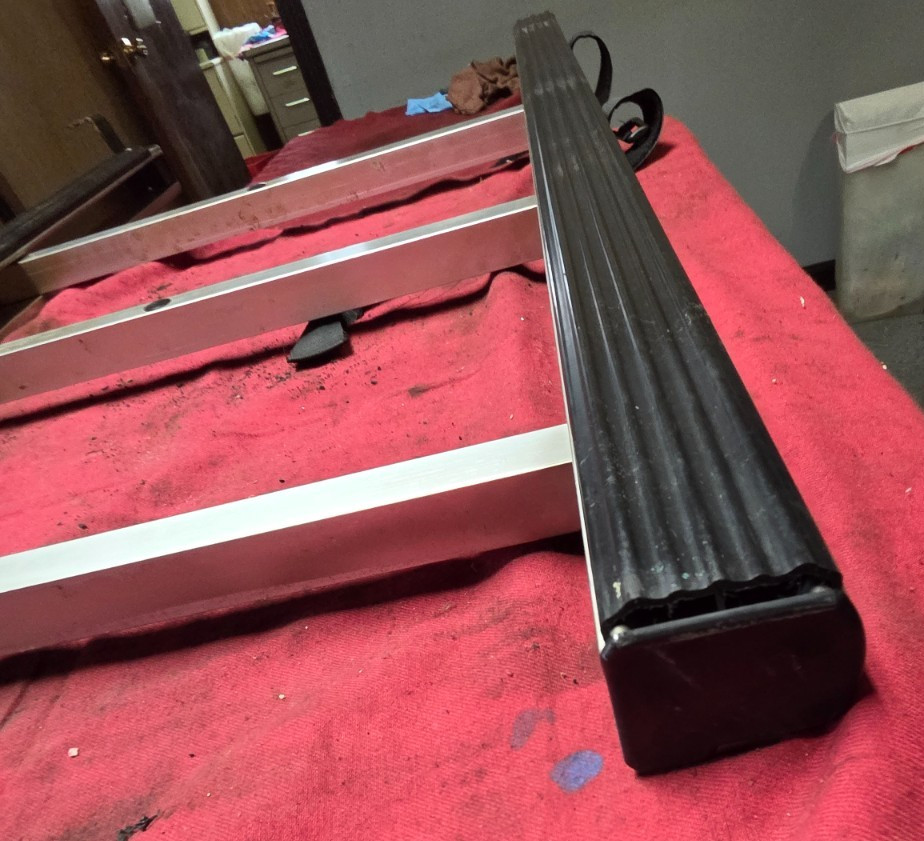 VOLVO FOLDING UPPER BUNK LADDER, BLK RUBBER , MISSING ONE FOOT, 8078803