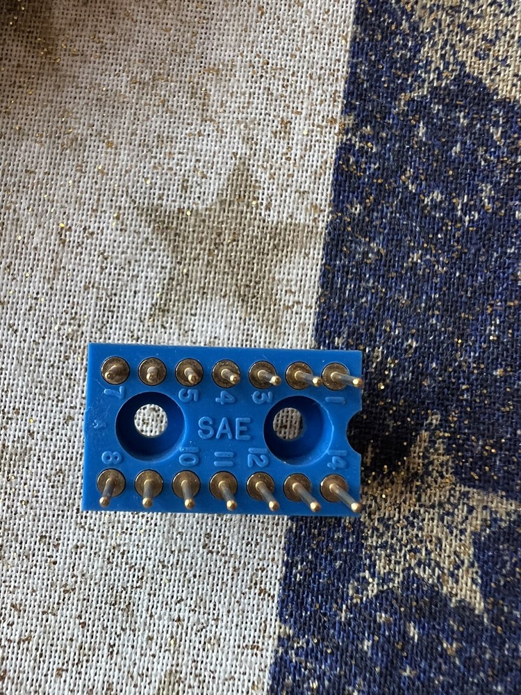 ** Quantity 10 ** 14 PIN DIP Header