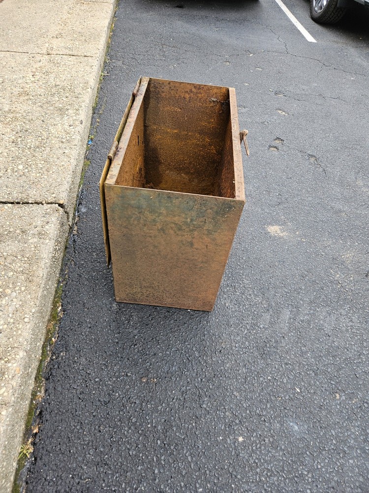 Metal Chest/Tool Box top latch