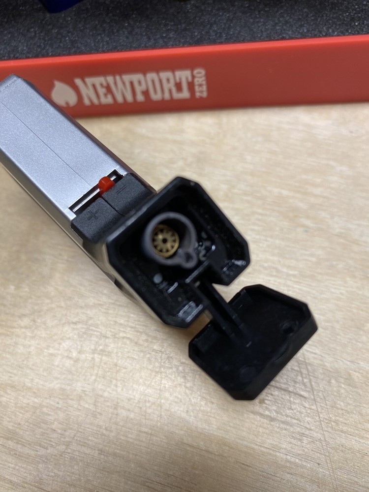 Newport Zero Small Side Single Jet Torch Cigar Lighter - Metallic Silver - New