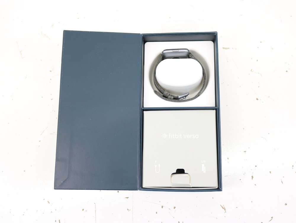 Fitbit Versa Watch FB505