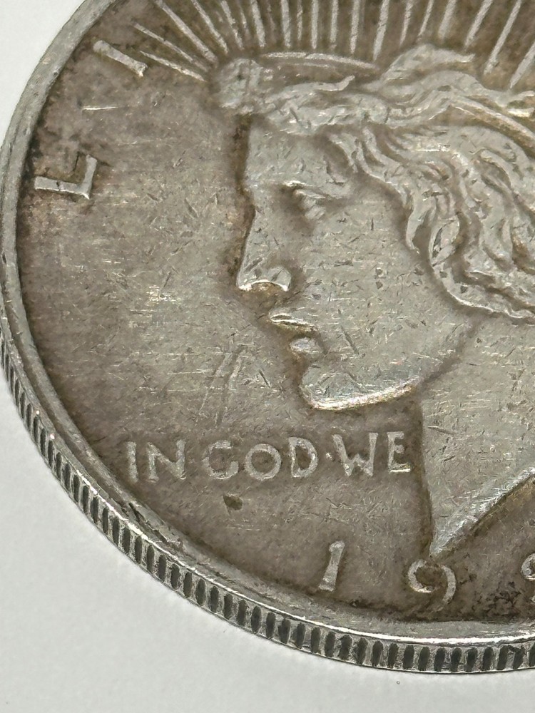 US Silver Coin-1922 PEACE SILVER DOLLAR circulated