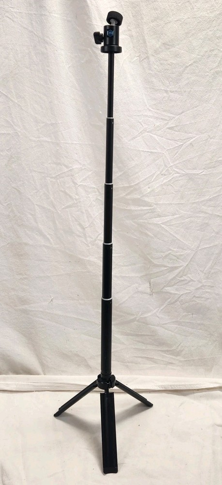 Lume Cube broadcast lighting kit B30 (light and stand - no light modifier).