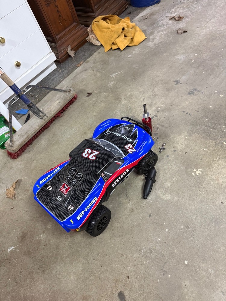 Nitro rc car the car does not run because the engine needs a head also needs a r