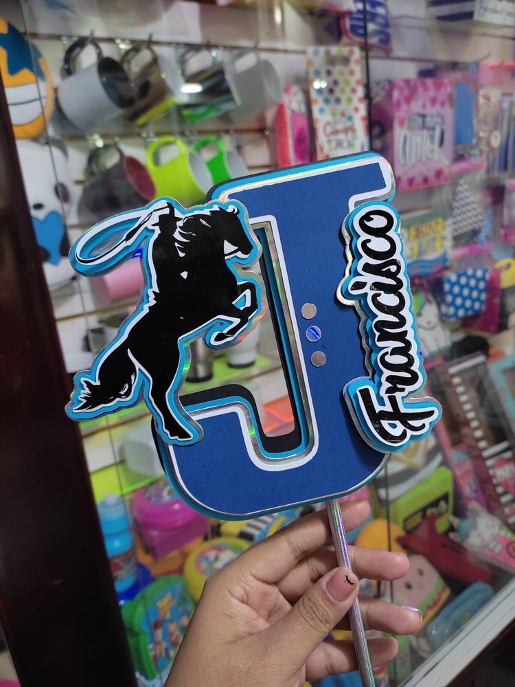 Top cake personalized with your own name 