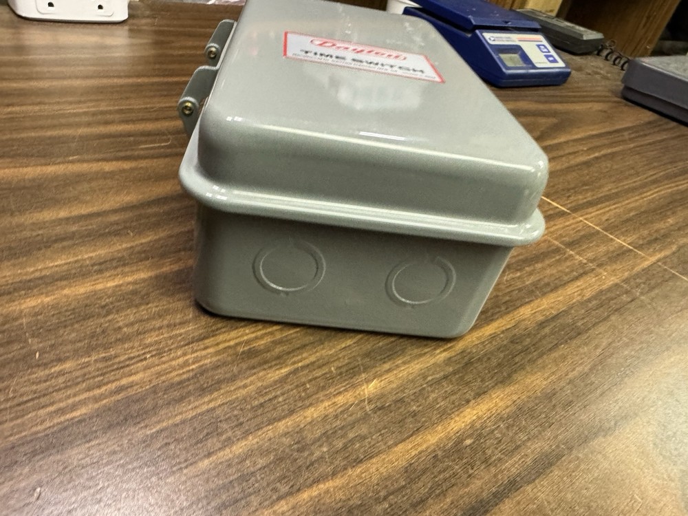 Dayton Time Switch Box Model 2E258A Electric Timer