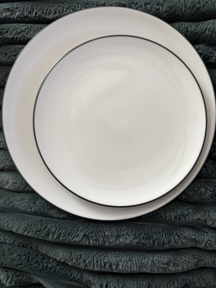 Noritake Colorwave Graphite 6-Piece Place Setting; Square & Round Mix Never Used