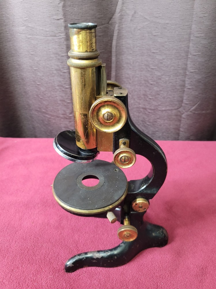 Ernst Leitz Wetzlar vtg MICROSCOPE No. 185937, all movements work