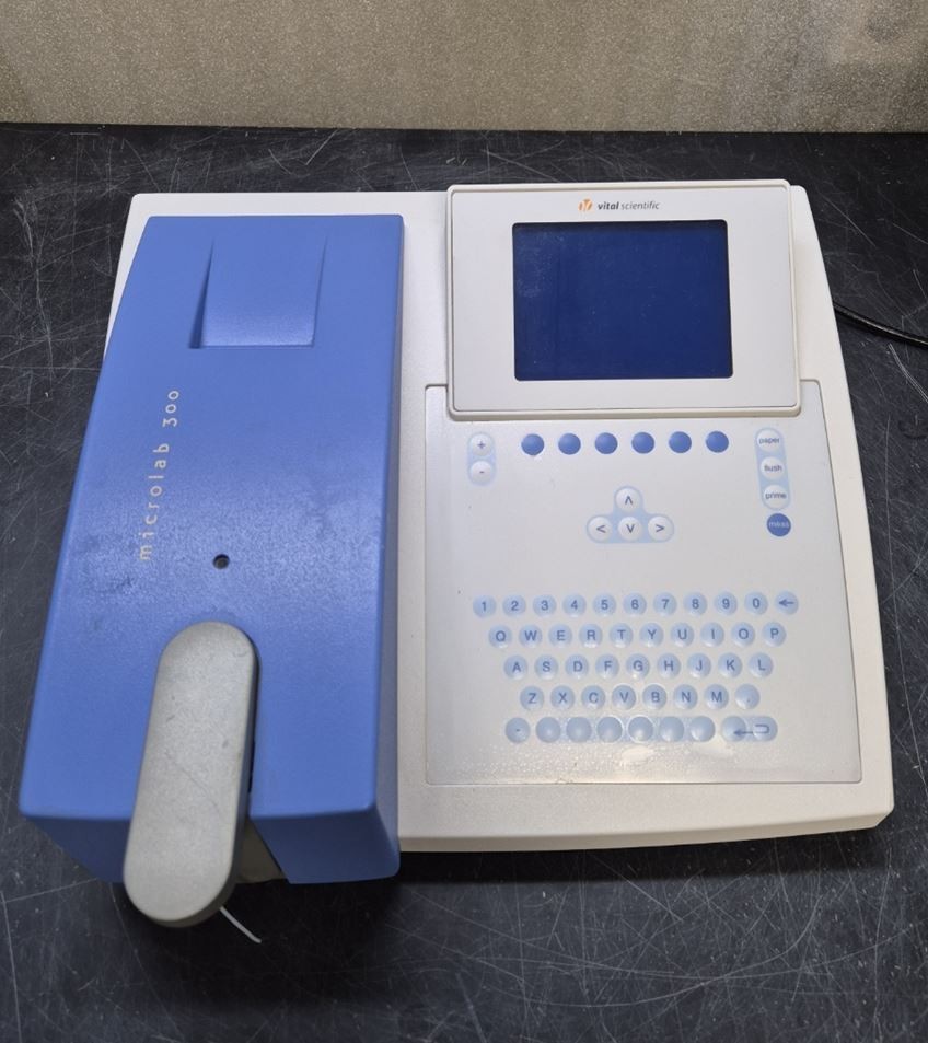 Microlab 300 Semi Automatic Biochemistry Analyzer