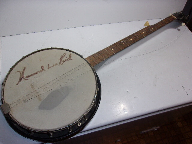 Silvertone banjo 4 string signed by Howad Lee Reid