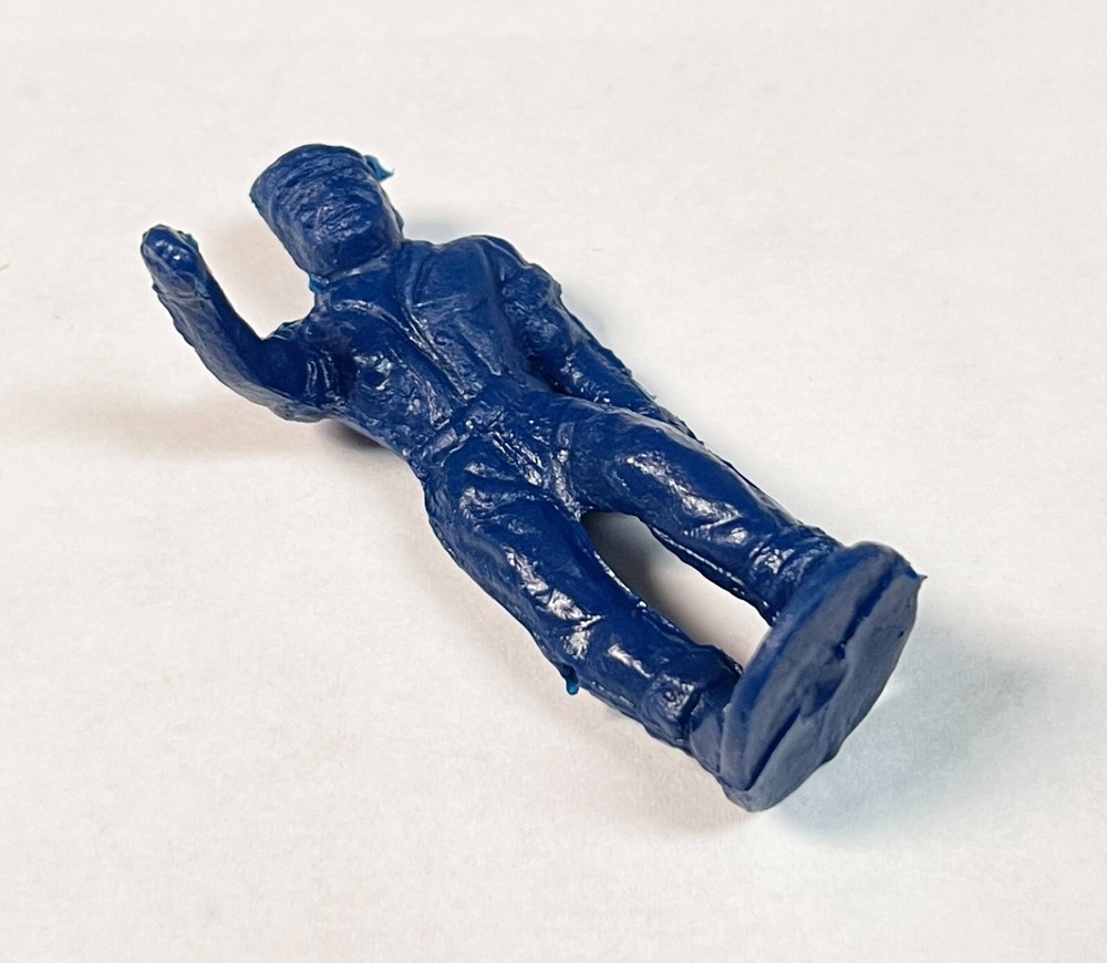362-73B Lionel Barrel Loader Man, Blue