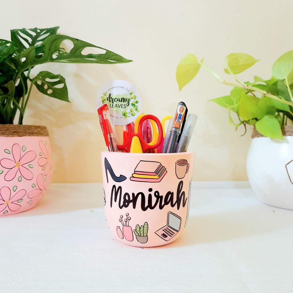 Custom Hand-Painted Pen Holder – Stylish Office Theme with Personalized Name