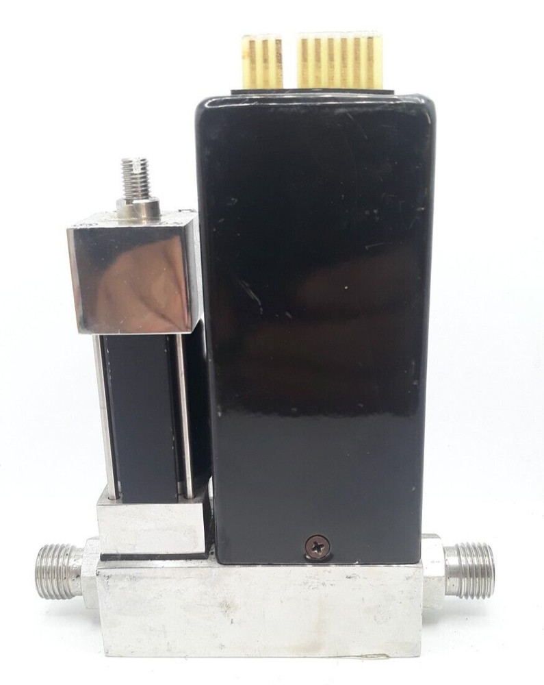 Unit UFC-1000HP Mass Flow Controller Range 200 SCCM Gas SF6