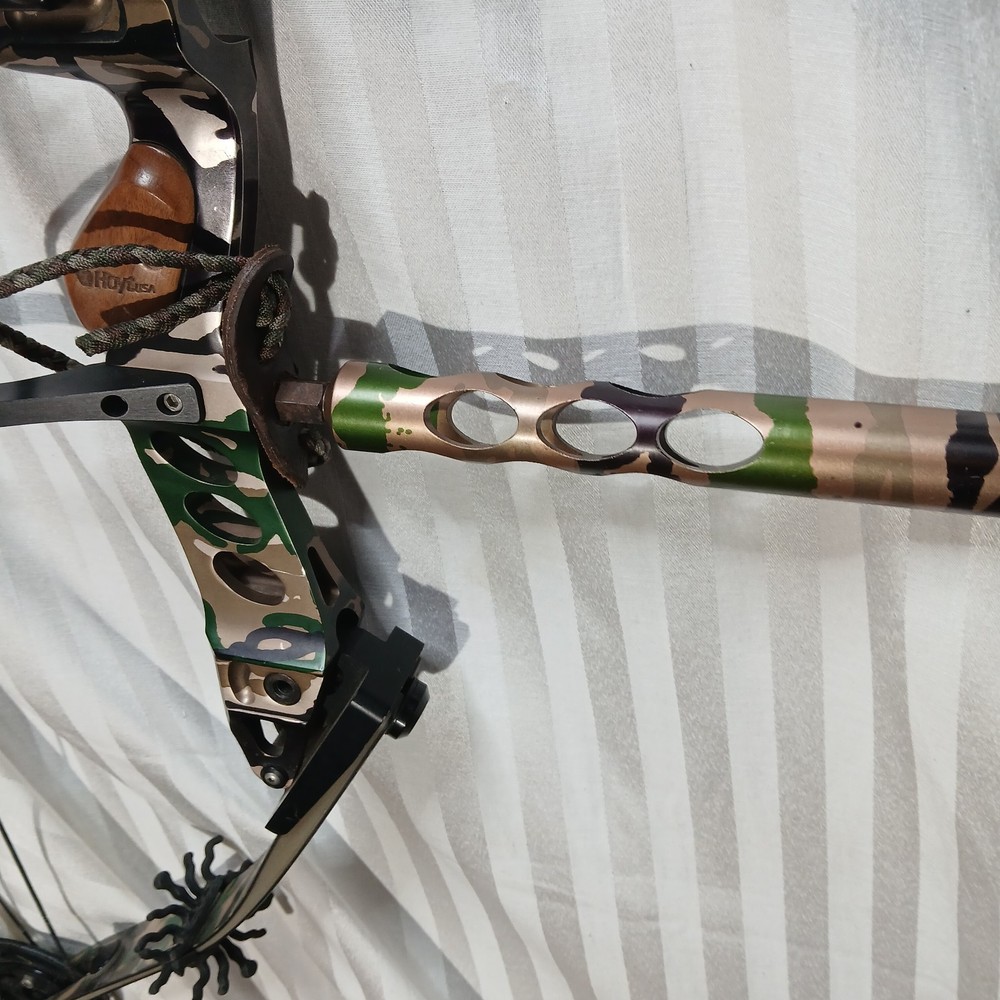 Hoyt Excel Right Handed Compound Bow Fully Loaded! Nice Extras