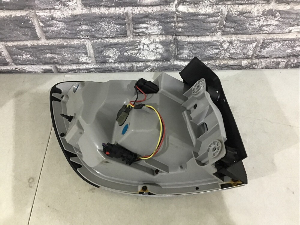 2013-2017 Buick Enclave Tail Light Right (passenger Side) OEM, COMPLETE