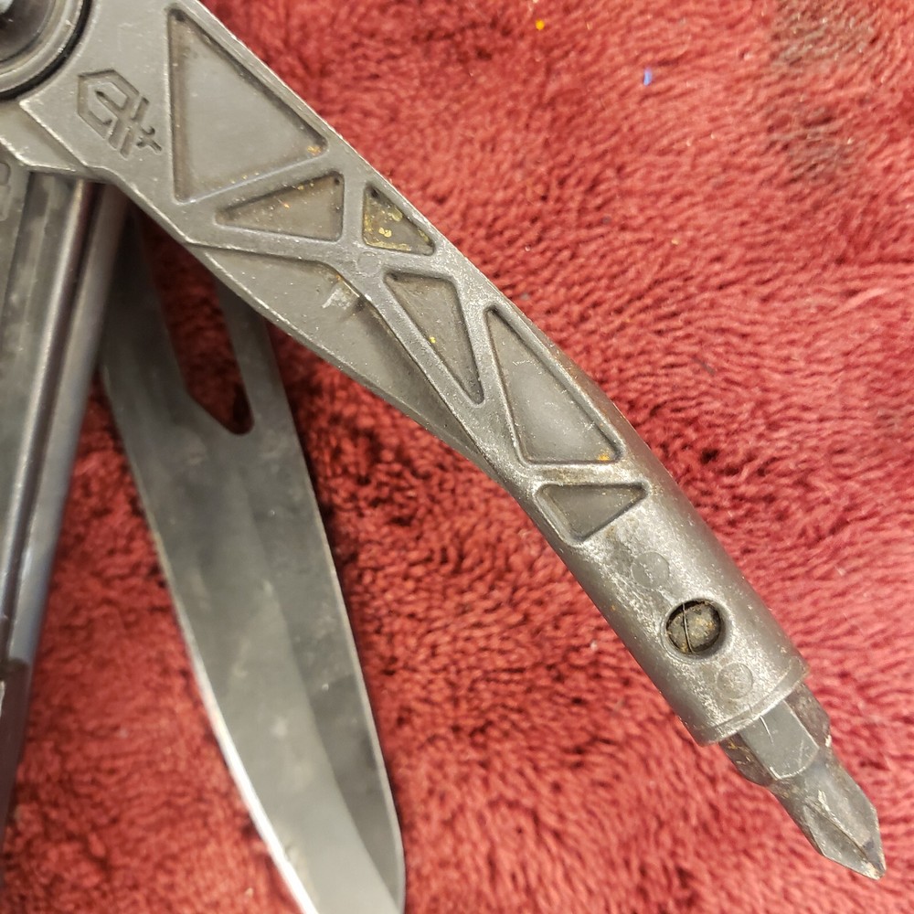🔪 Gerber Center-Drive Multi-Tool with Tan Malice Clip Sheath