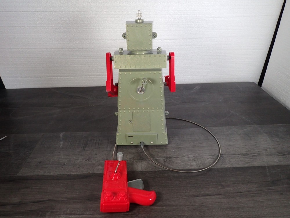 Ideal Classics 2004 Robert the Robot w/ COA & Remote, Lights Up Doesn't Talk